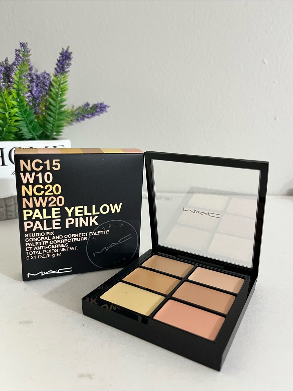 Light~ MAC Studio Fix Conceal And Correct Palette, Full Size, 0.21 OZ, New